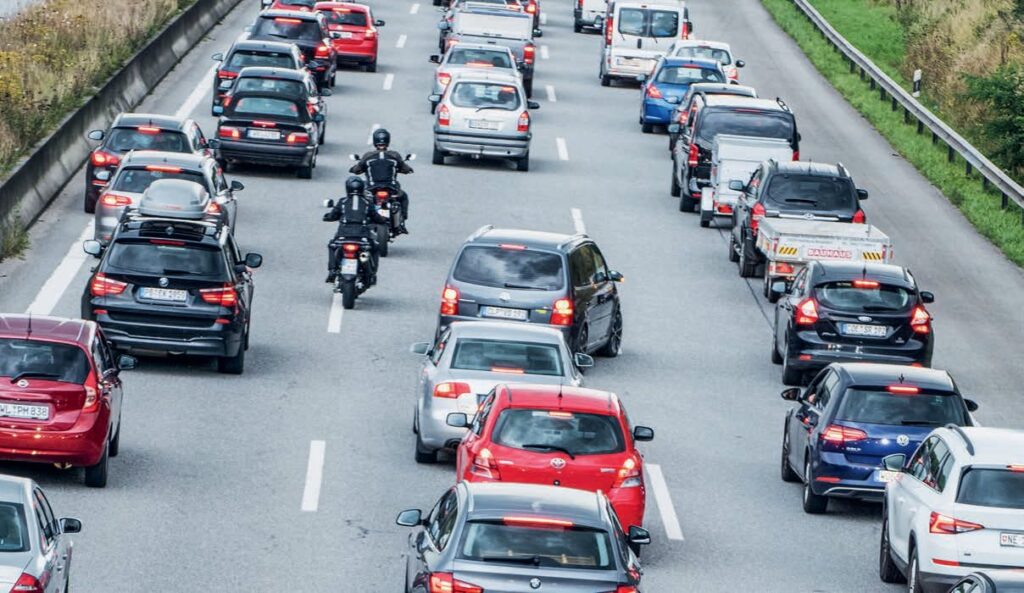 IG Motorrad - Realität: mit dem Motorrad am Stau vorbei