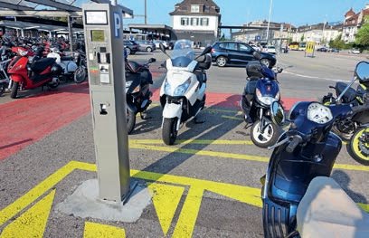 Motorroller parkieren in Genf
