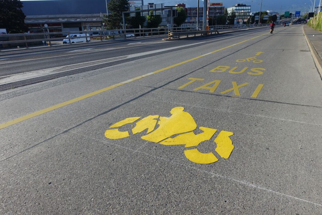 Busspur in Genf freigegeben für Motorräder